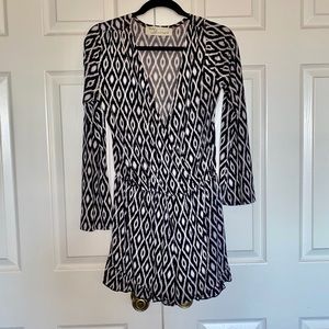 💚 Black and white pattern romper